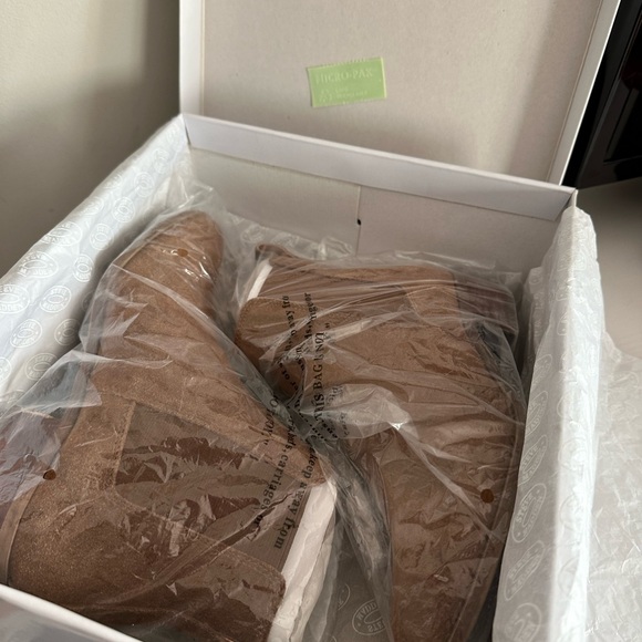 Booties 🤎 - Picture 7 of 9